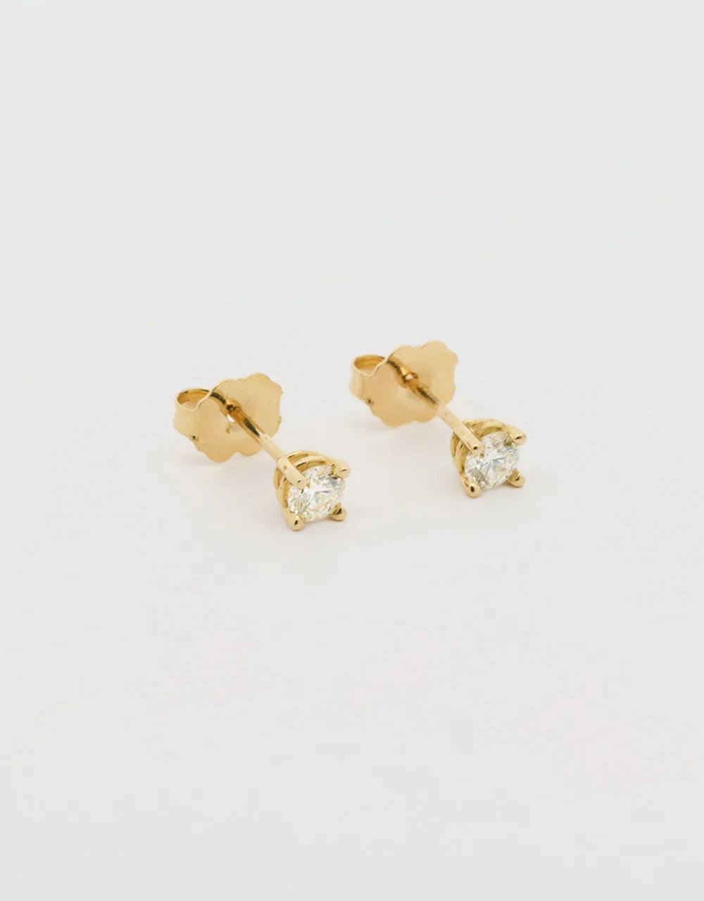 Topos de diamantes 0.30 quilates en oro amarillo 18k