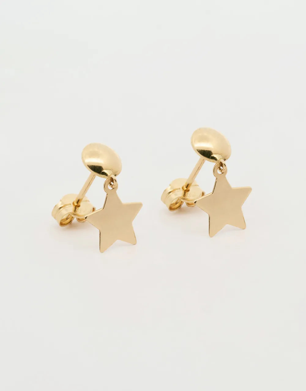 Aretes estrella en oro amarillo 18k 13.5 mm