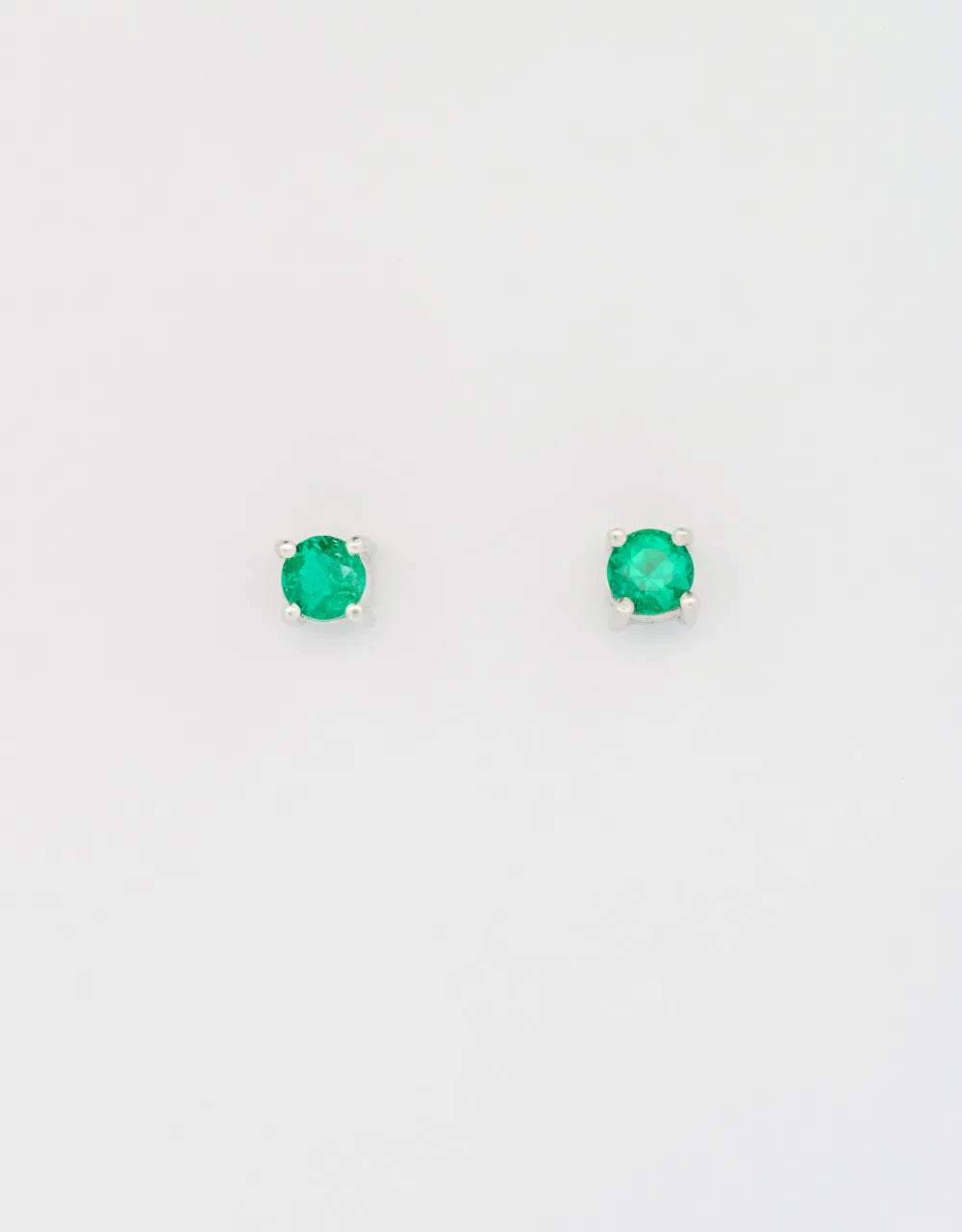 Topos de esmeralda 0.4 quilates en oro blanco 18k