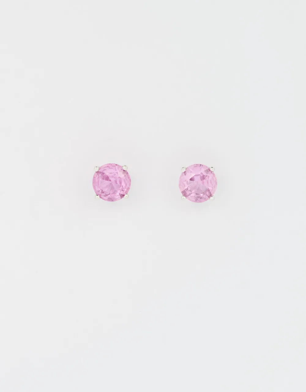 Topos de zafiro en oro blanco 18k