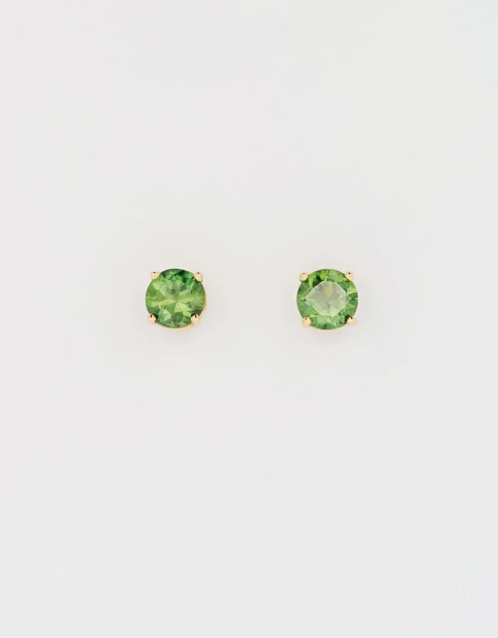 Topos de zafiro verde en oro amarillo 18k