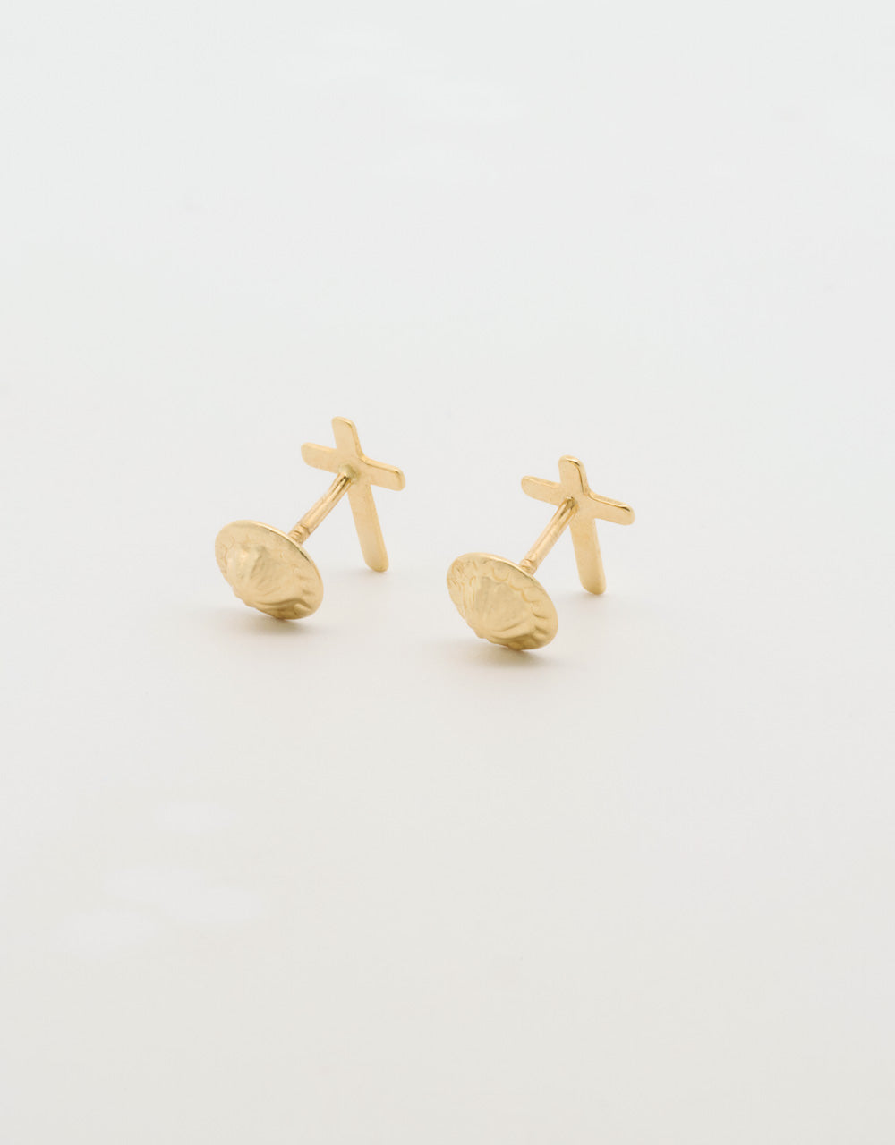 Topos mini cruz plana en oro amarillo de 18k