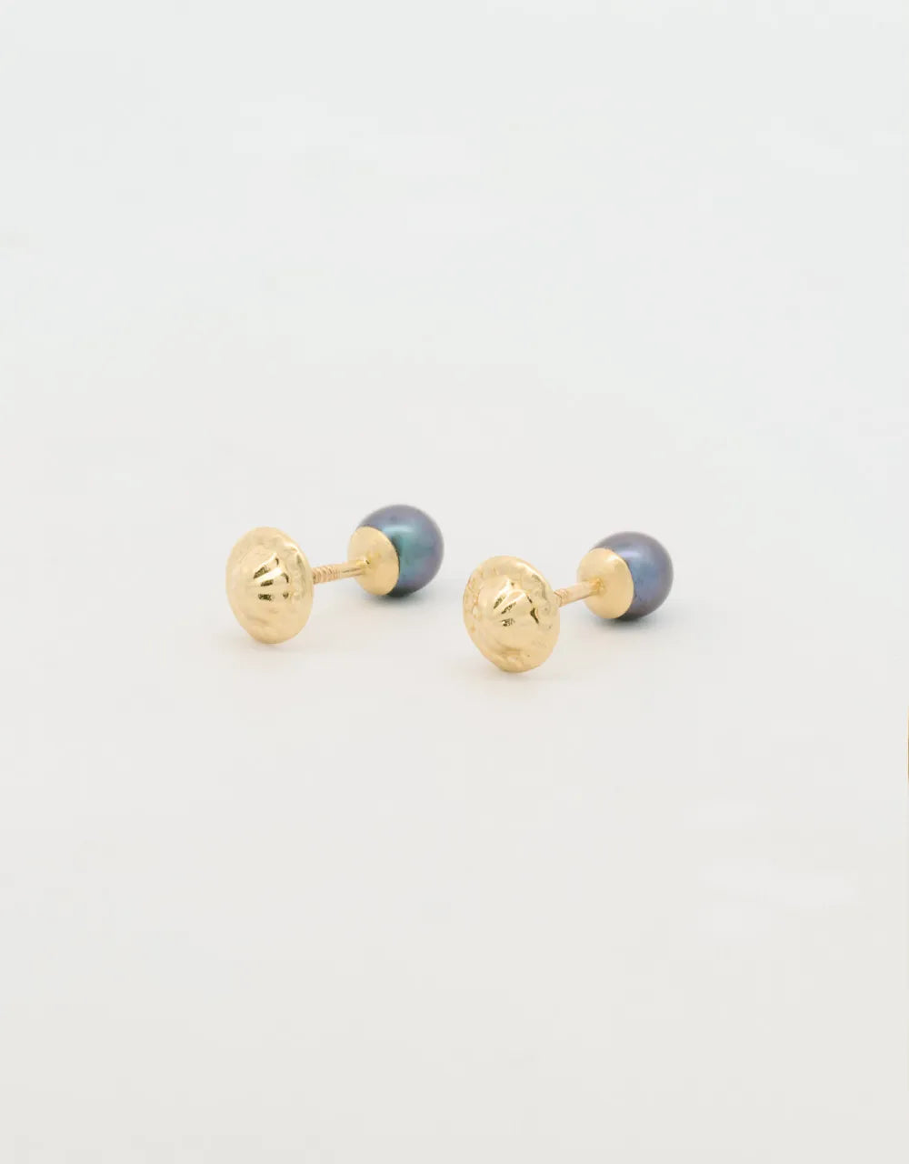 Topos perla negra en oro amarillo de 18k