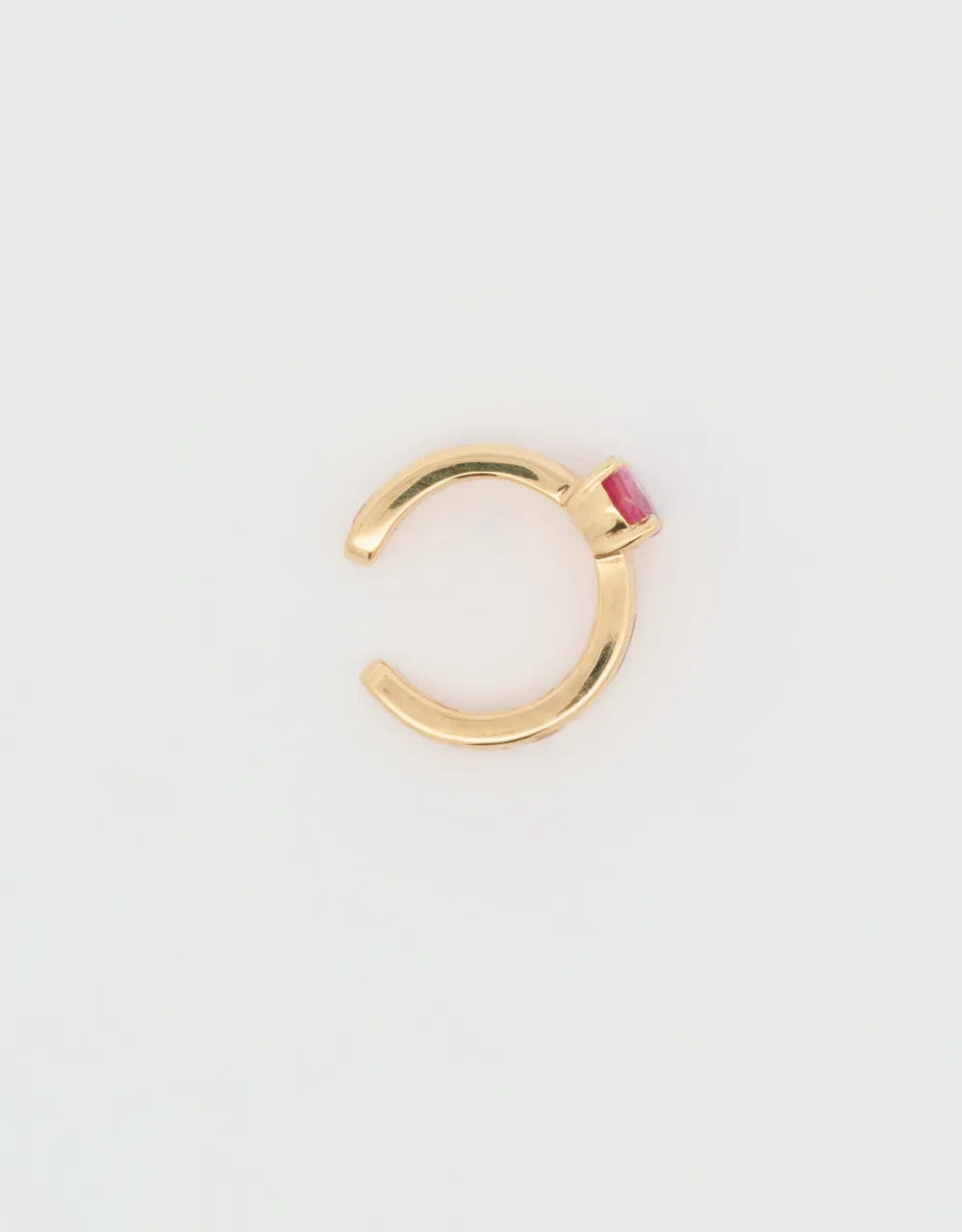 Ear cuff de rubí en oro rojo 18k