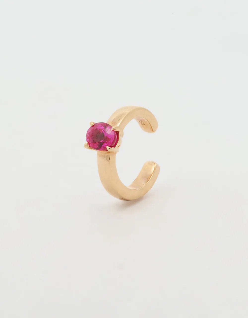 Ear cuff de rubí en oro rojo 18k