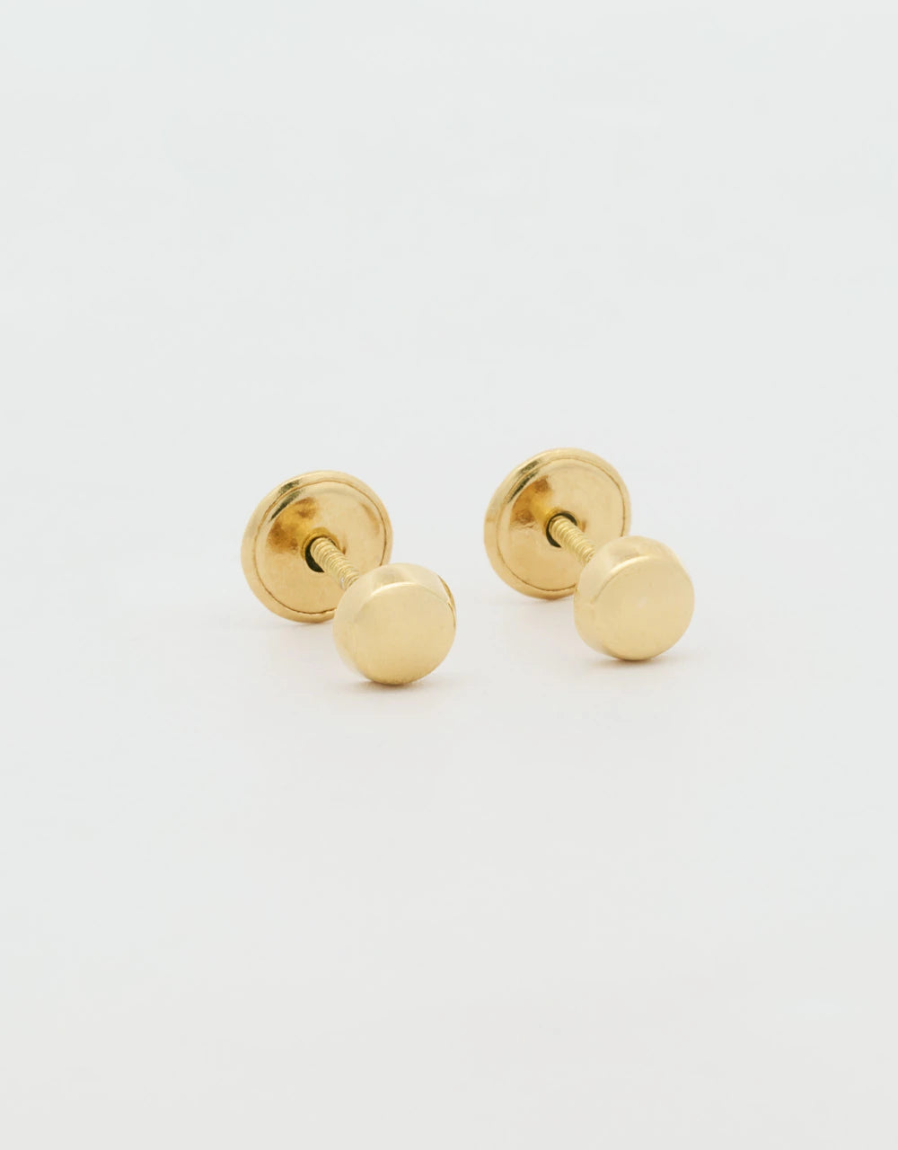 Topos redondos planos en oro amarillo 18k