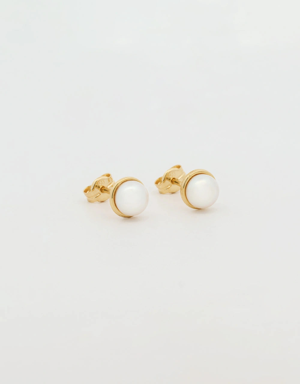 Topos de perla en oro amarillo 18k