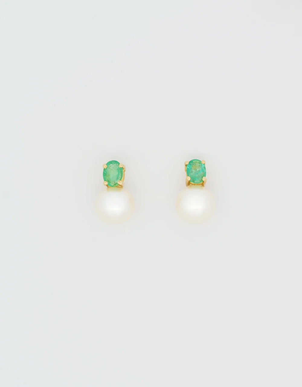 Topos de perla 6mm y esmeralda en oro amarillo 18k