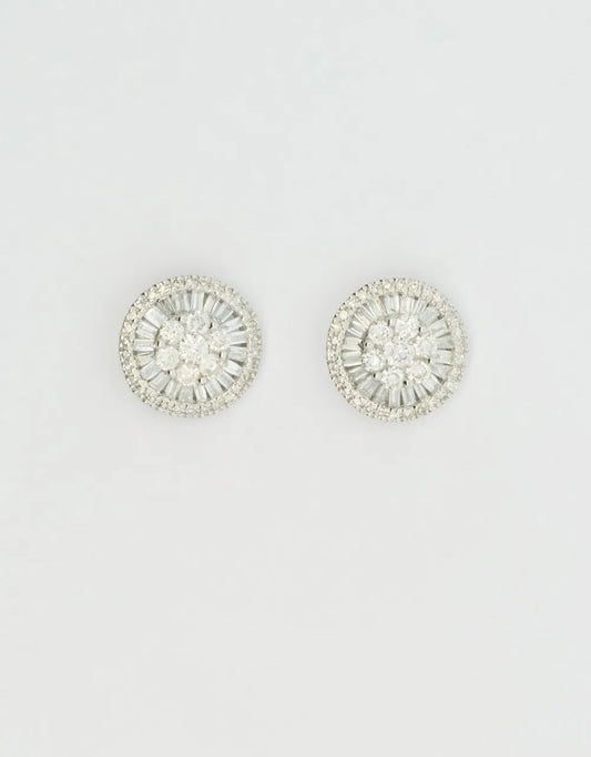 Topos de diamantes en círculo en oro blanco de 18k