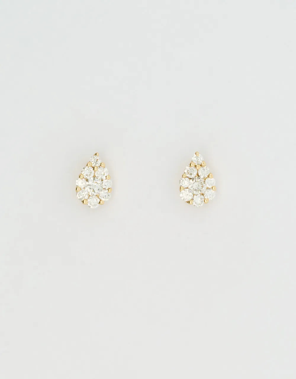 Topos tipo gota de diamantes en oro amarillo de 18k