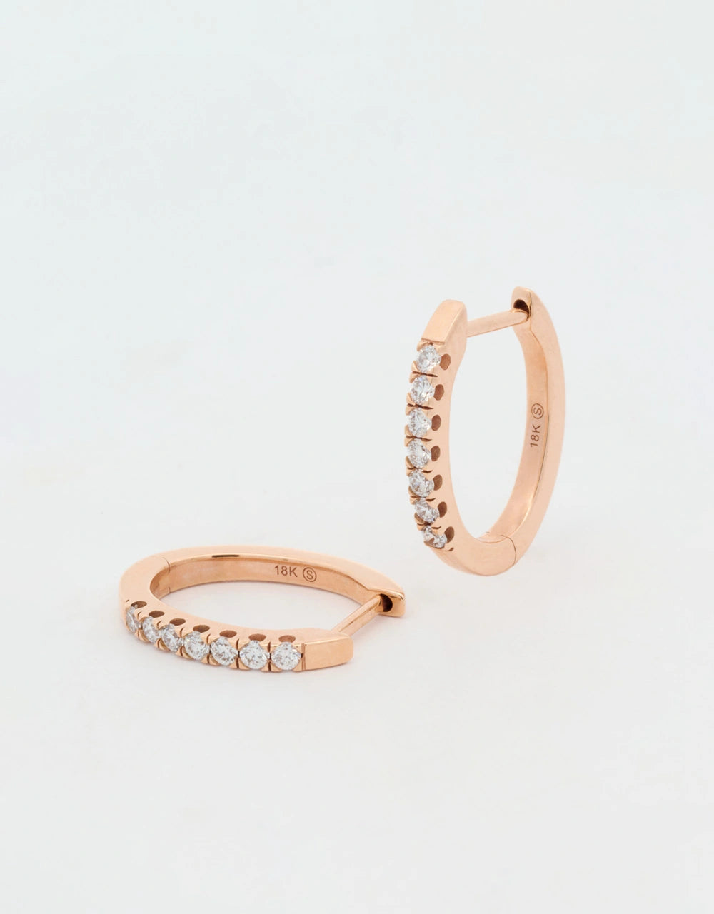 Candongas ovaladas de diamantes en oro rojo 18k