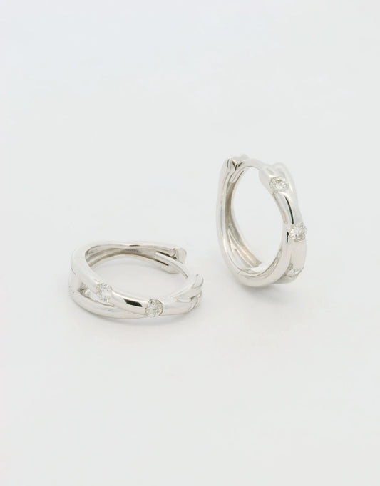 Candongas mini de diamantes en oro blanco 18k