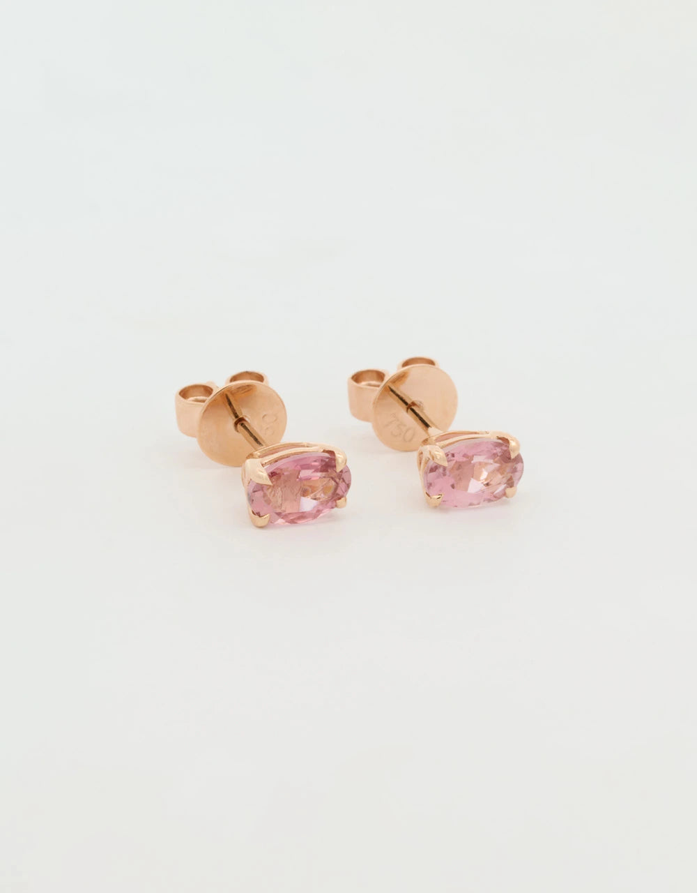 Topos de turmalina ovalados en oro rojo 18k