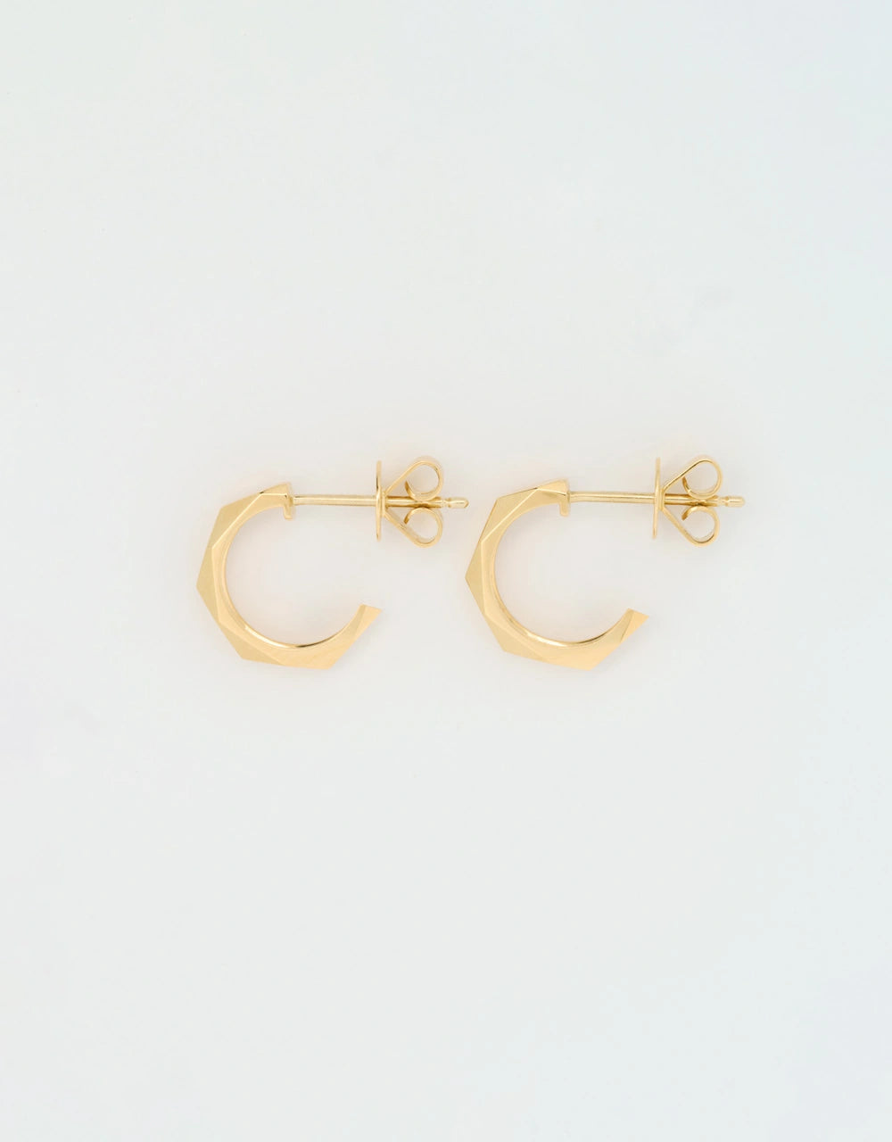 Candongas con diseño hexagonal en oro amarillo 18k