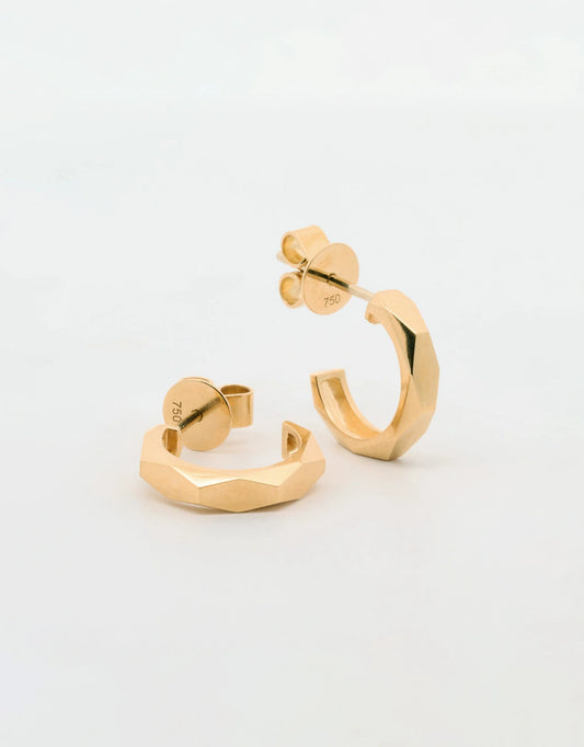 Candongas con diseño hexagonal en oro amarillo 18k