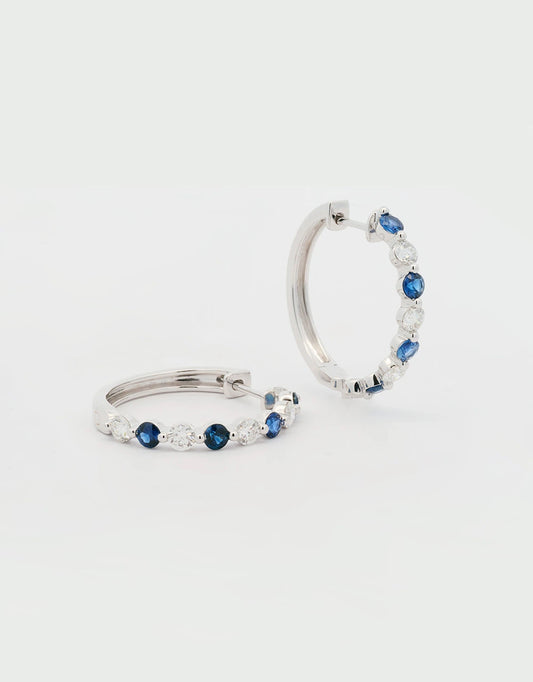 Candongas de zafiros y diamantes en oro blanco 18k
