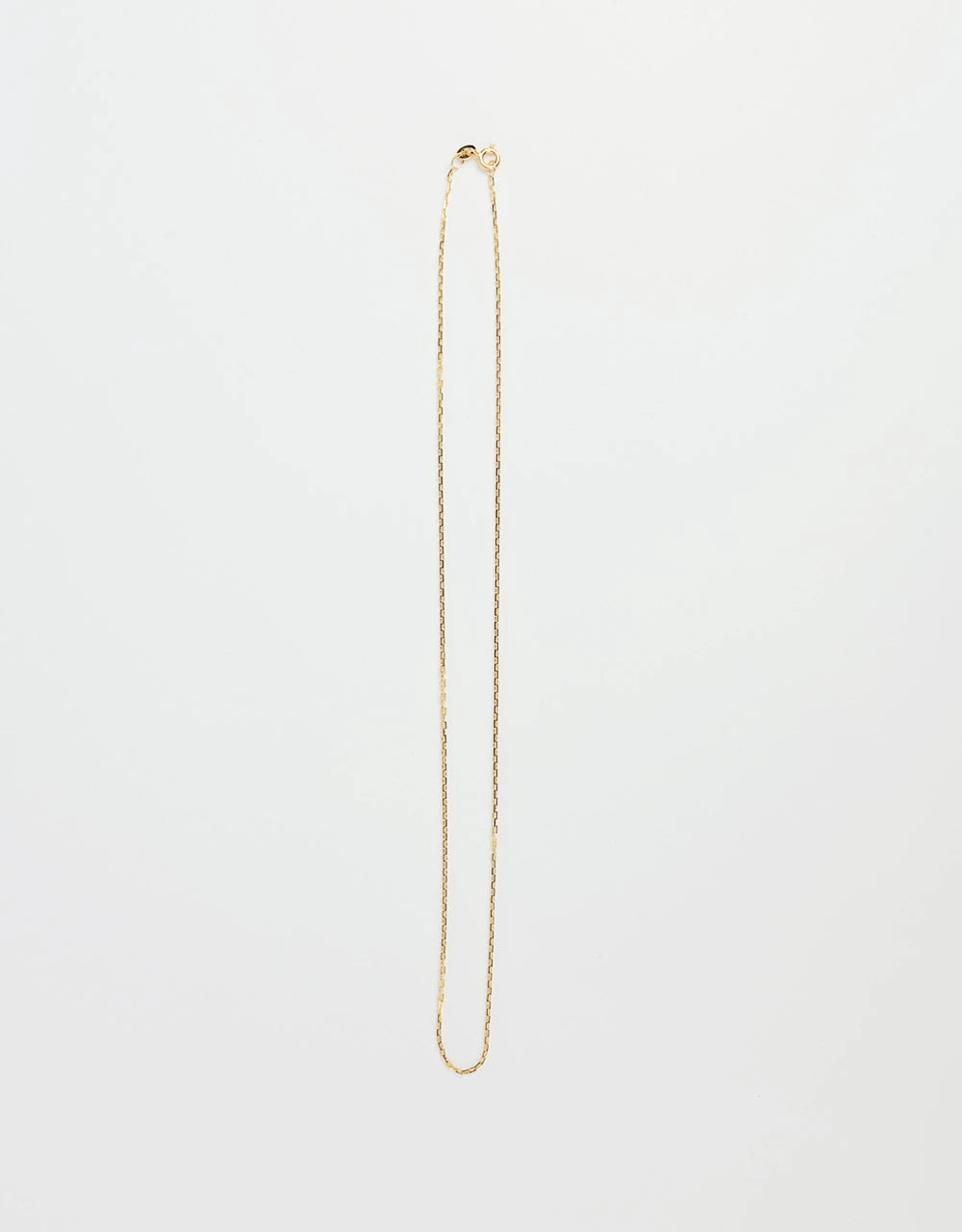 Cadena delgada de 42cm en oro amarillo de 18k