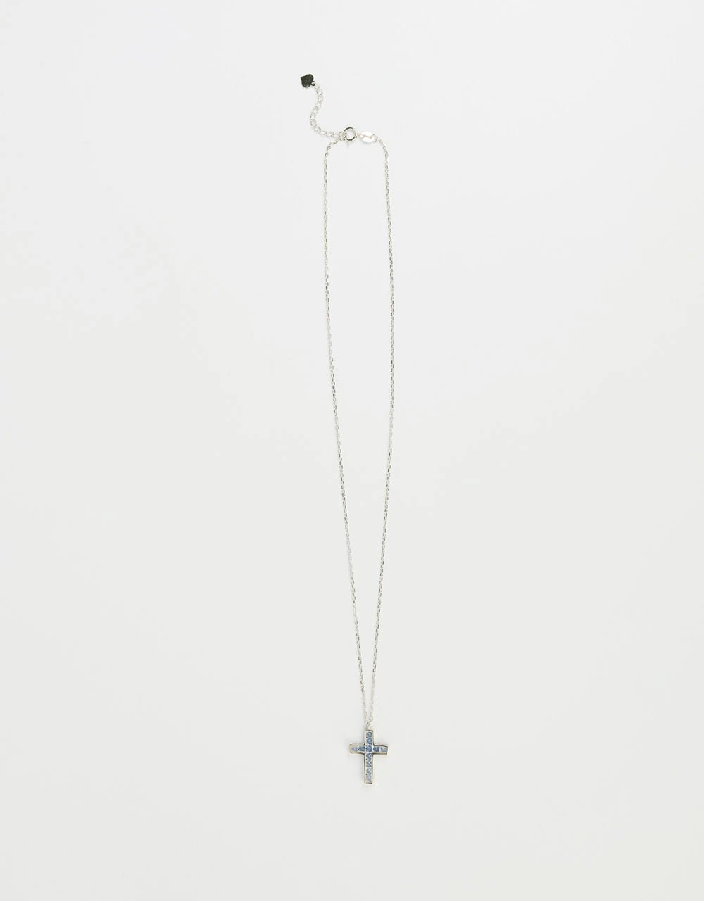 Gargantilla cruz de zafiro en oro blanco de 18k