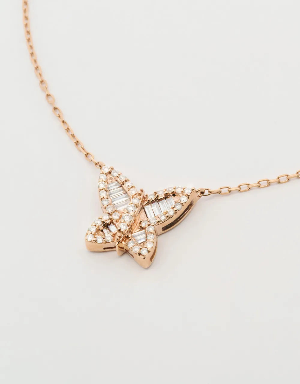 Gargantilla mariposa de diamantes oro rojo de 18k
