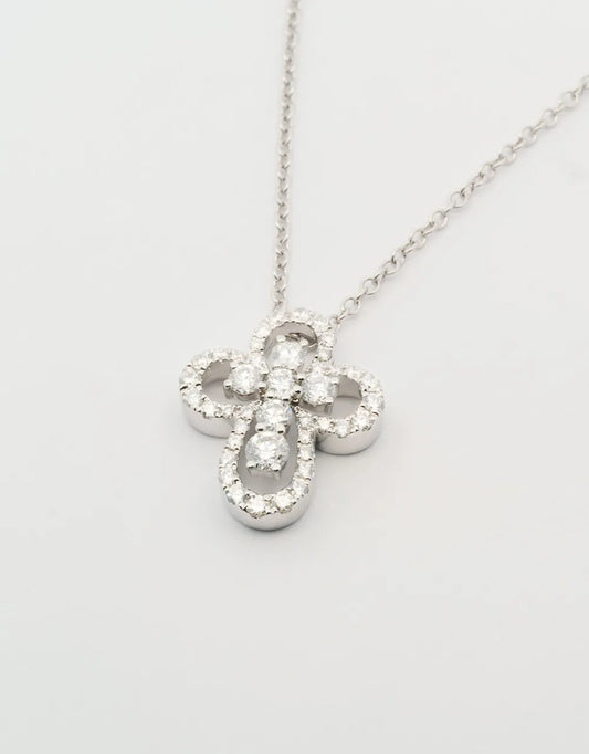 Gargantilla cruz de diamantes de 0.66 quilates en oro blanco de 18k