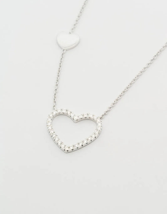 Gargantilla corazón mediano de diamantes de 0.15 quilates en oro blanco de 18k