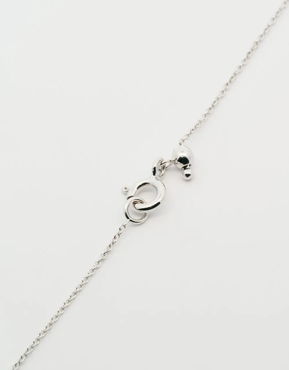 Gargantilla corazón mediano de diamantes de 0.15 quilates en oro blanco de 18k