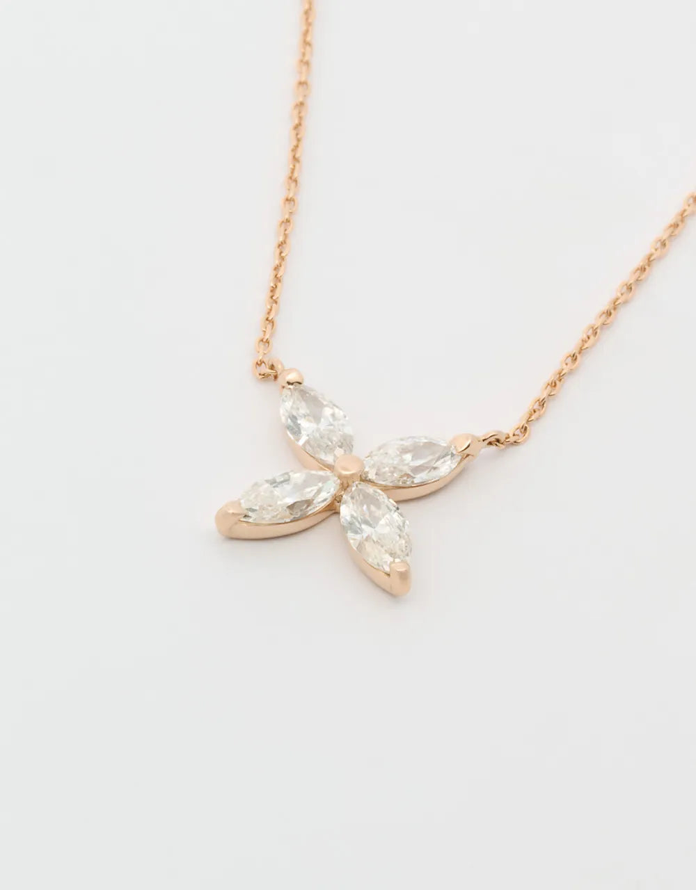 Gargantilla flor de diamantes en oro rojo de 18k
