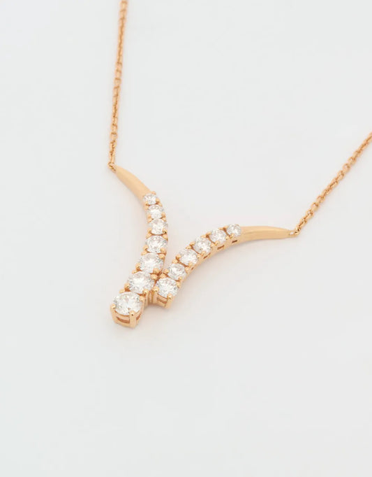 Gargantilla en V de diamantes en oro rojo de 18k