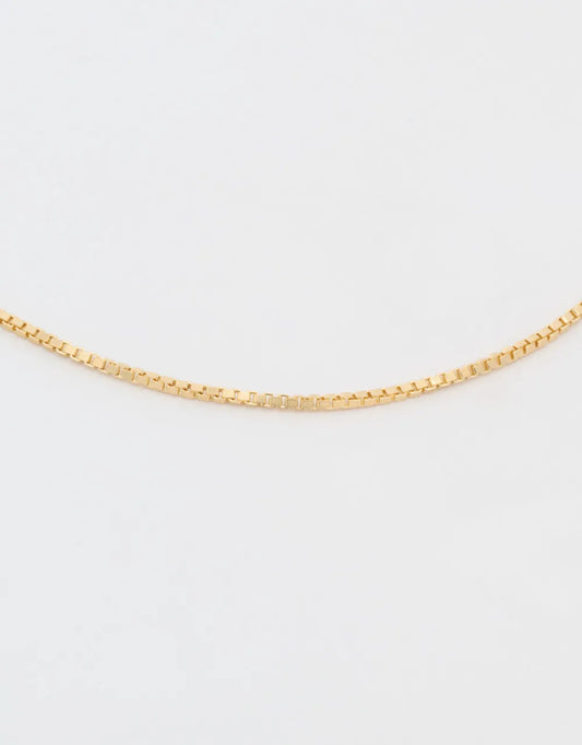 Cadena delgada de 42cm en oro amarillo de 18k