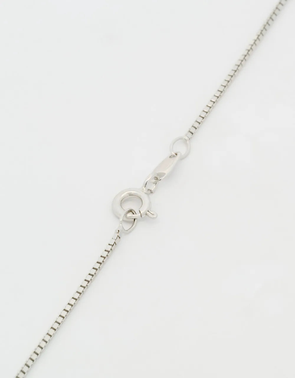 Cadena delgada de 45 cm en oro blanco de 18k