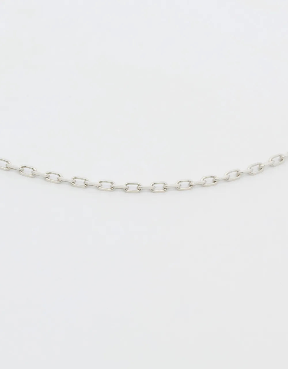 Cadena delgada graduable de 45 cm en oro blanco de 18k