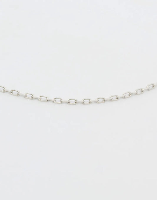 Cadena delgada graduable de 45 cm en oro blanco de 18k