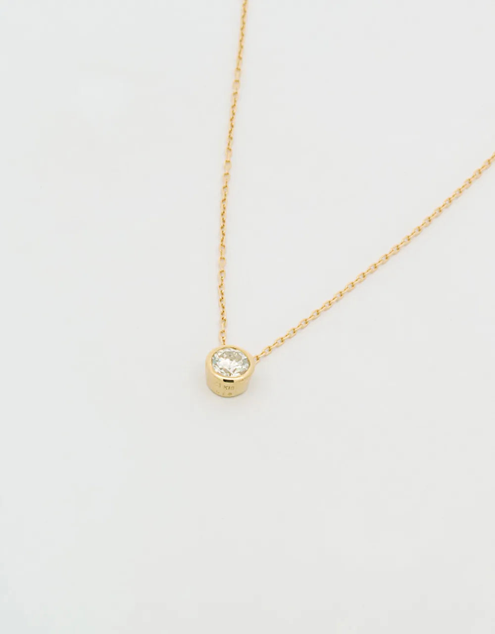 Gargantilla diamante bisel en oro amarillo de 18k