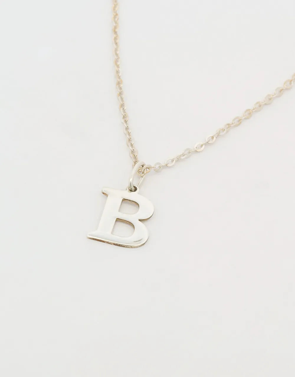 Cadena con letra inicial personalizable en plata 925