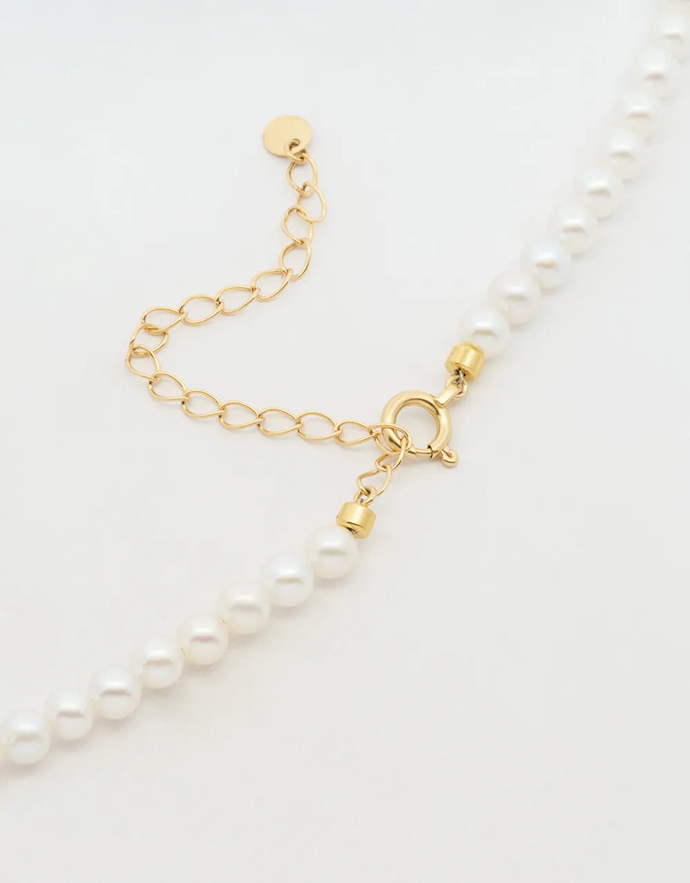 Gargantilla de esmeralda y perlas en oro amarillo 18k