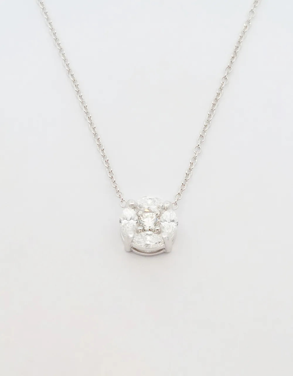 Gargantilla de diamantes de 0.67 quilates oro blanco de 18k