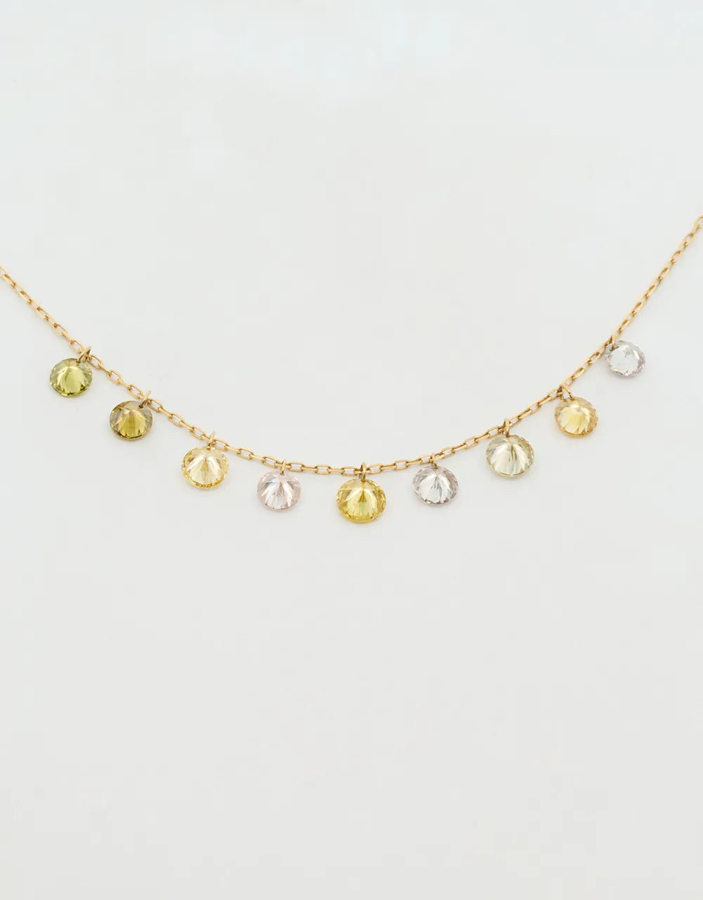 Gargantilla de 9 diamantes en oro amarillo 18k