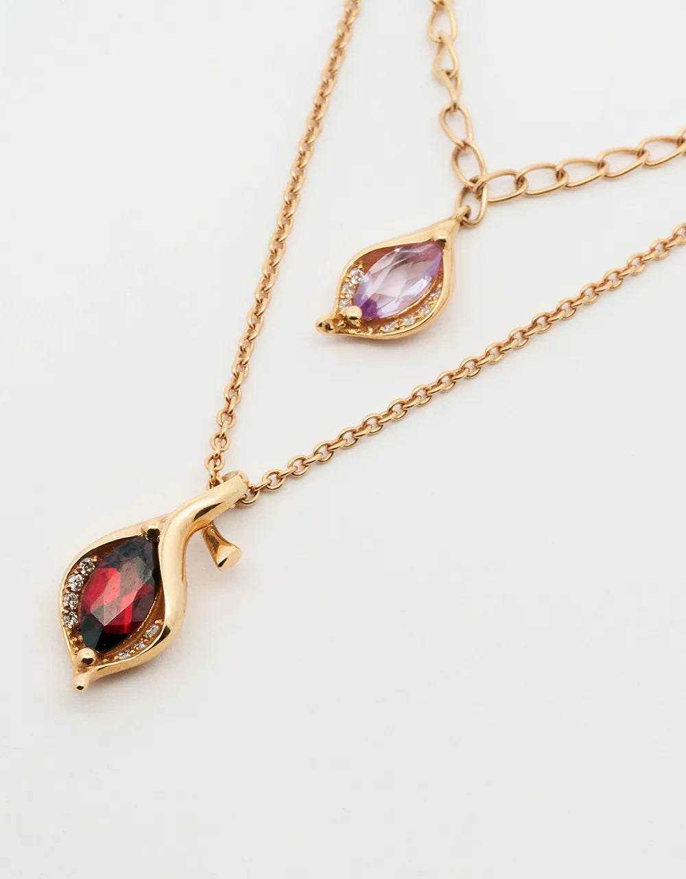Gargantilla de  amatista y granate en oro rojo 18k
