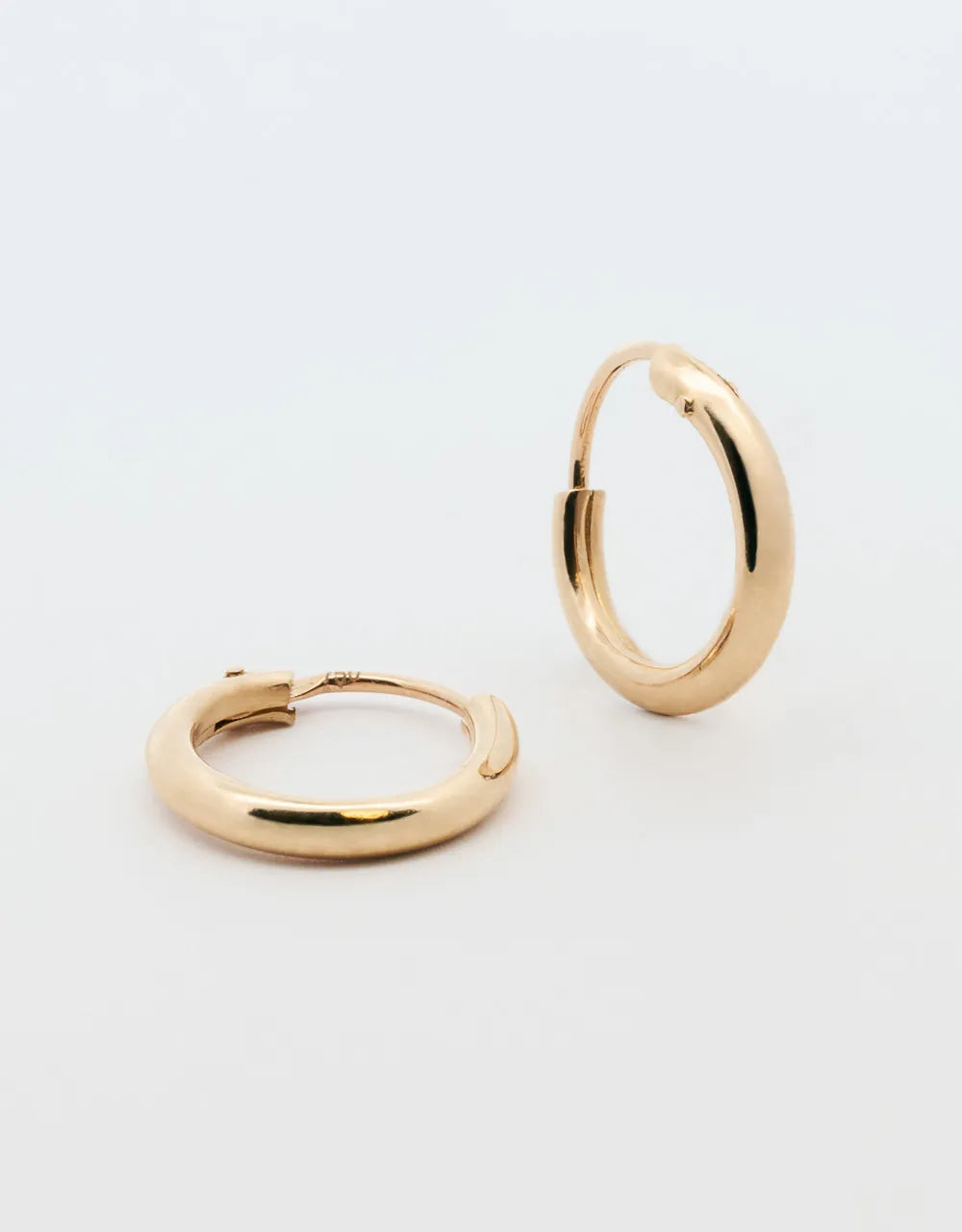 Candonga lisa en oro amarillo 18k 10mm