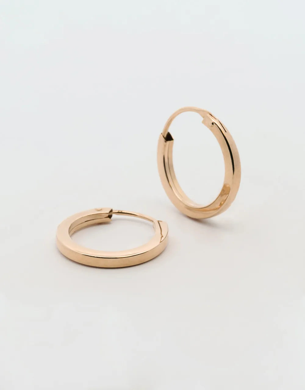 Candonga plana lisa en oro amarillo 18k 13mm