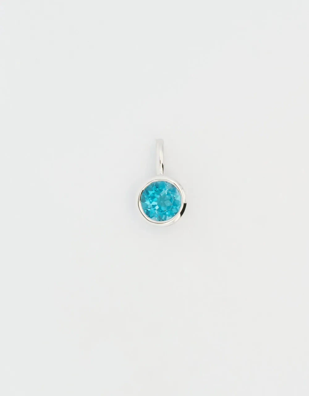 Dije de topacio en oro blanco 18k