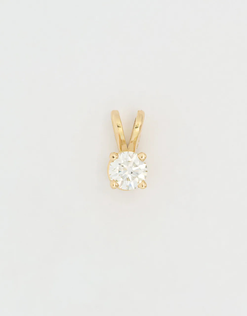 Dije diamante solitario de 0.3 quilates en oro amarillo de 18k