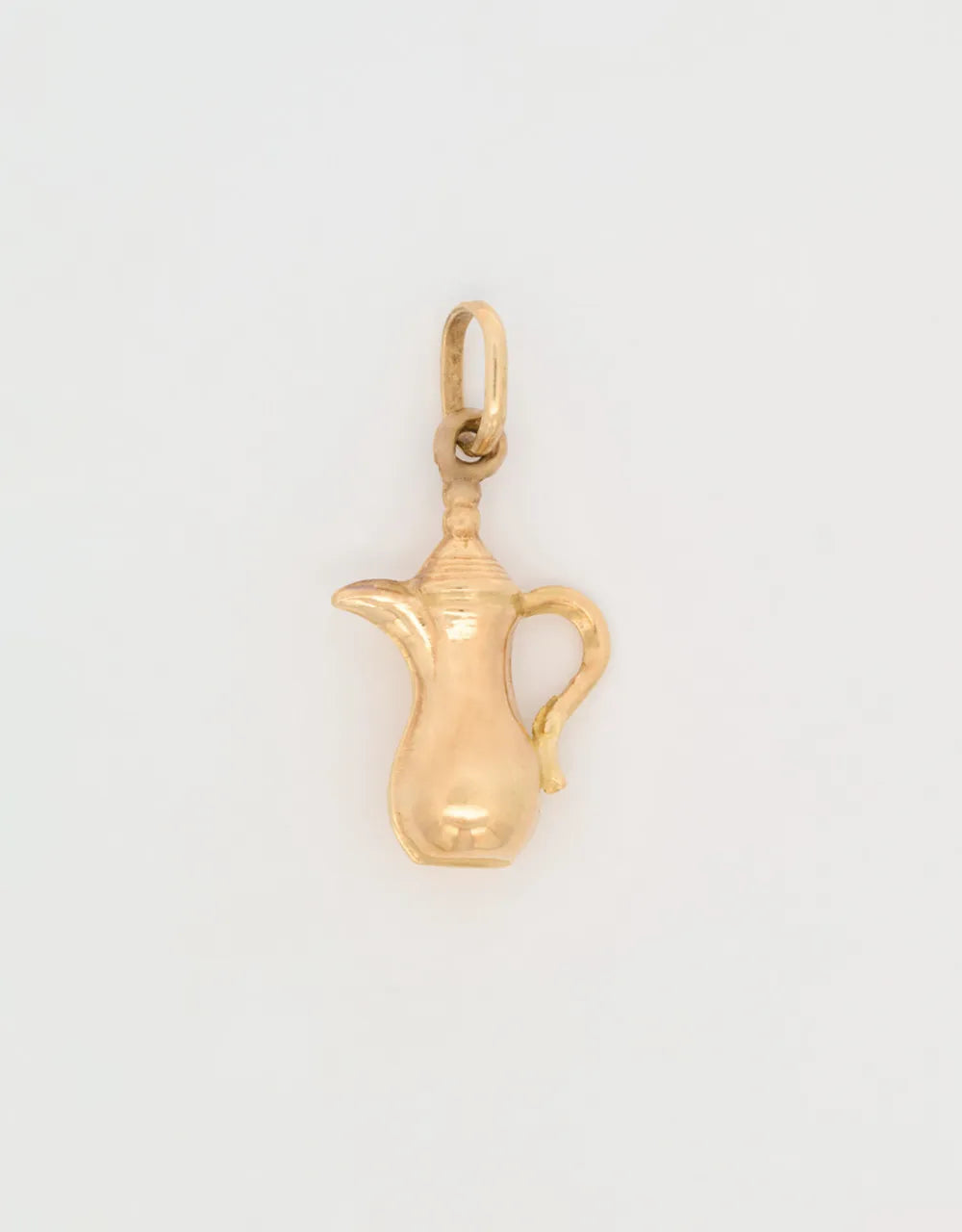 Dije de jarra en oro amarillo de 18k