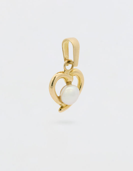 Dije corazón perla en oro amarillo 18k