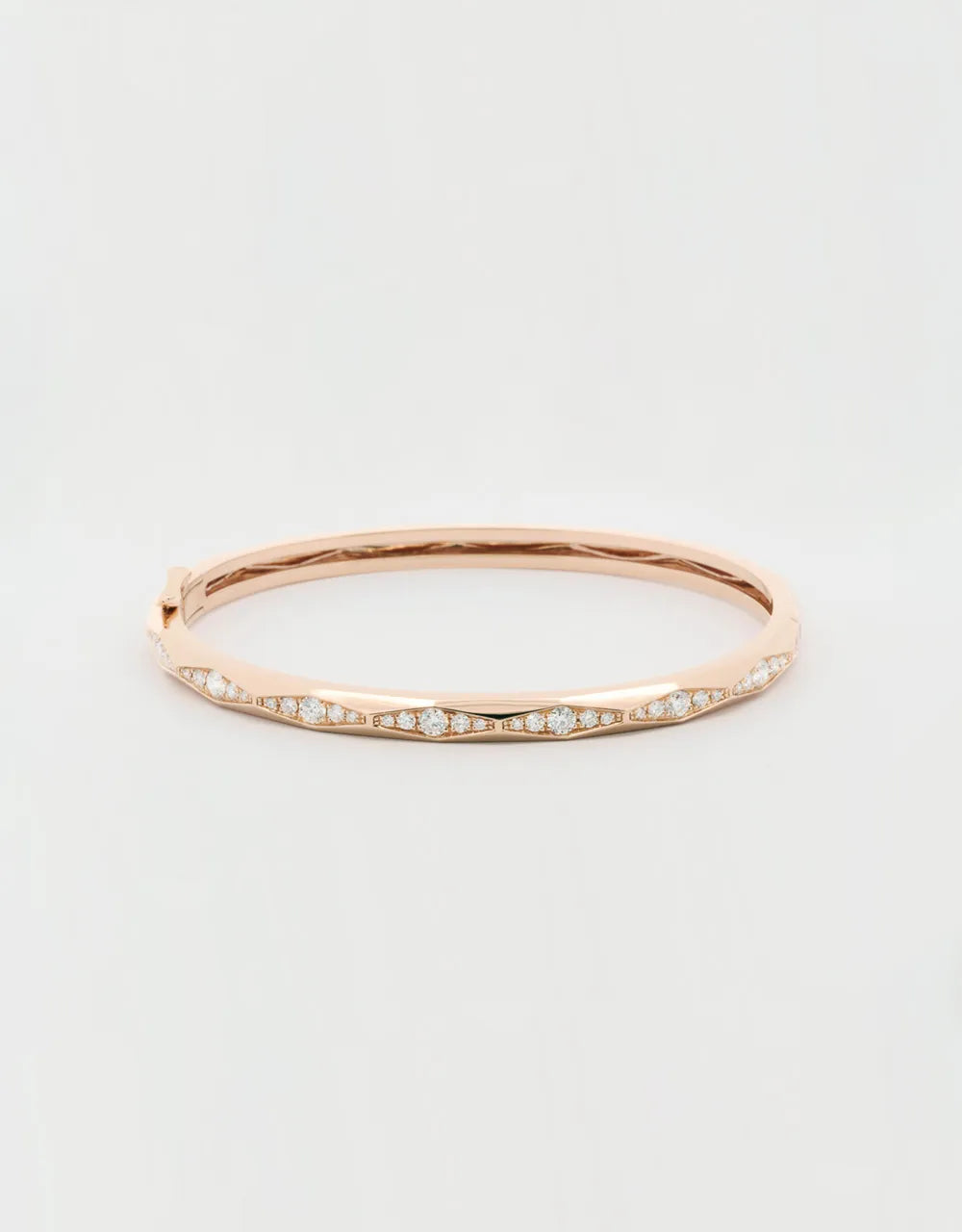 Pulsera brazalete en hexágono de diamantes en oro rojo 18k