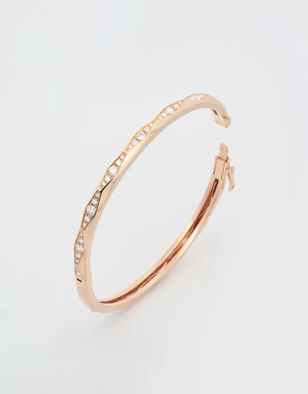 Pulsera brazalete en hexágono de diamantes en oro rojo 18k