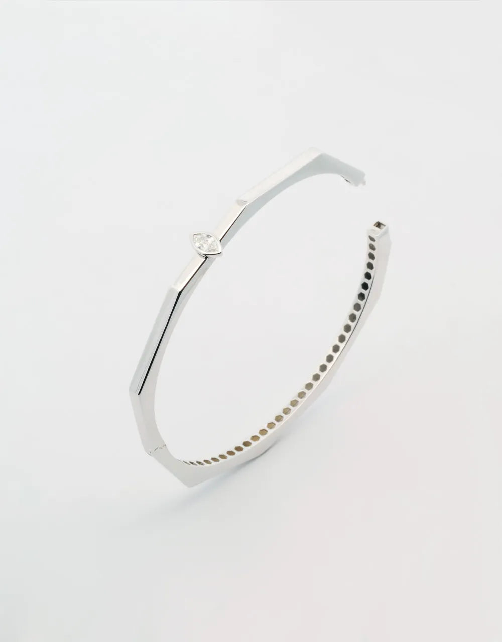 Pulsera brazalete de diamante navette en oro blanco 18k