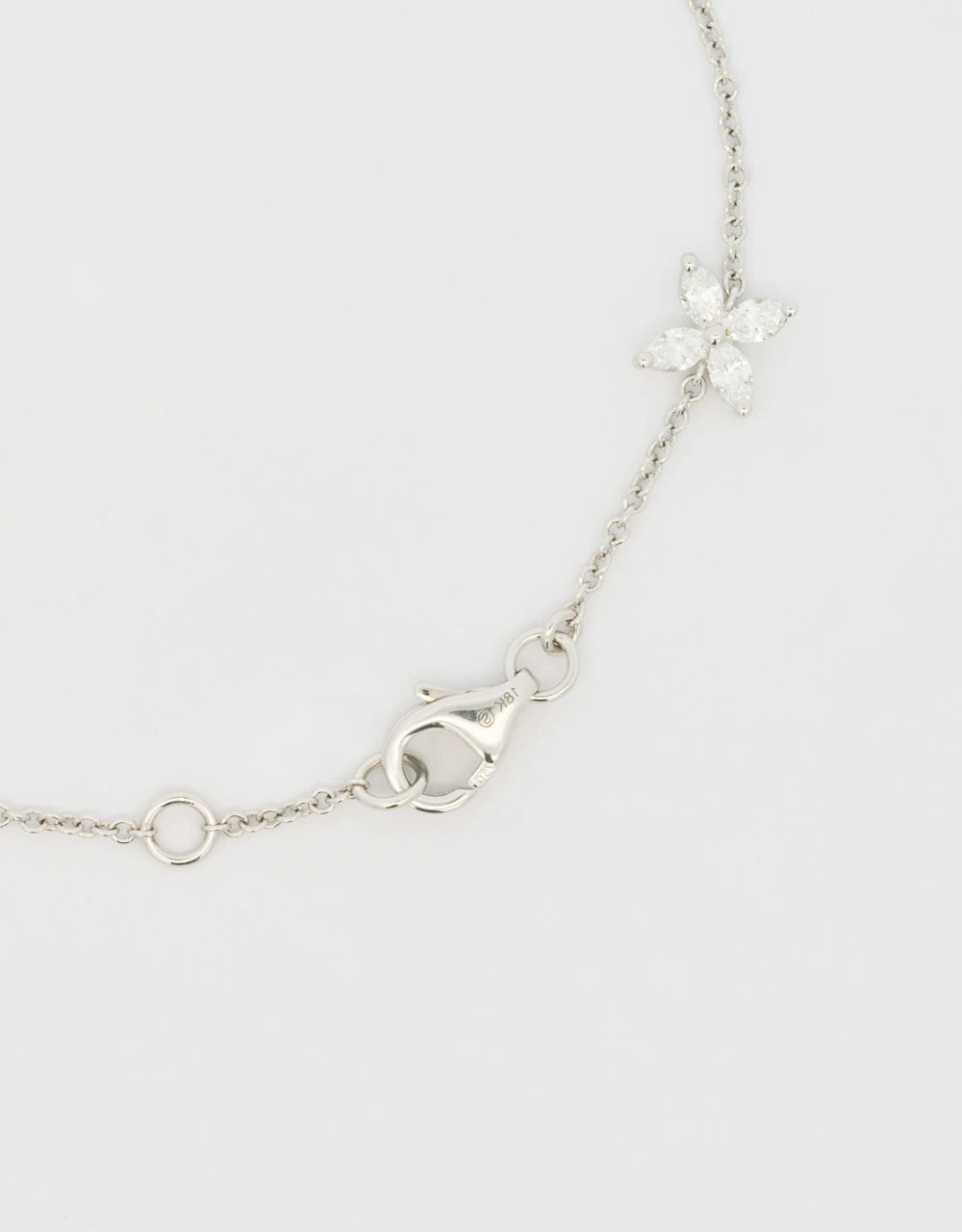 Pulsera de flores de diamantes en oro blanco de 18k